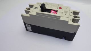 三菱 ノーヒューズ遮断器 NF32-SV2P5A